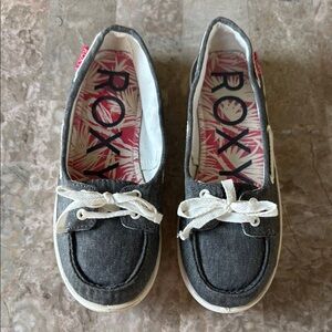 Roxy Gray Canvas Shoes with White Laces Women’s Size 7 1/2 Squish this Flats